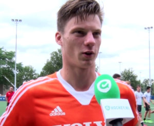 Bram van Groesen na afloop van Jong Oranje Heren - Jong India.