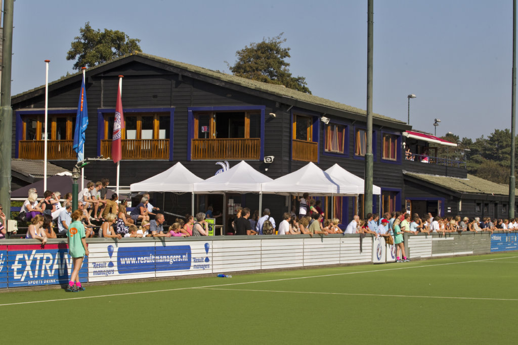 Den Haag - Het clubhuis van Klein Zwitserland , zondag tijdens de Rabo Hoofdklasse Dameswedstrijd tussen KZ en Hurley (1-2). Foto KOEN SUYK