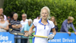 Daphne van der Vaart, jeugdspeelster Kampong, stoomt door naar Dames 1.