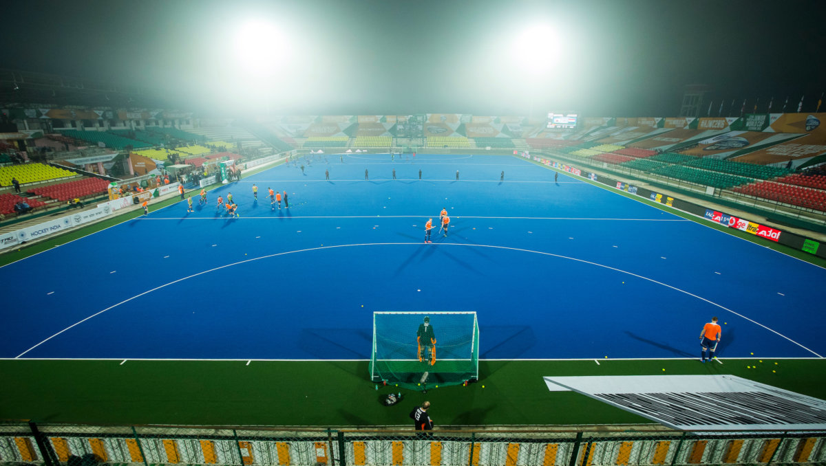 LUCKNOW (India) - overzicht van het veld voor de oefenwedstrijd tegen Korea voor de Junior World Cup hockey men . COPYRIGHT KOEN SUYK