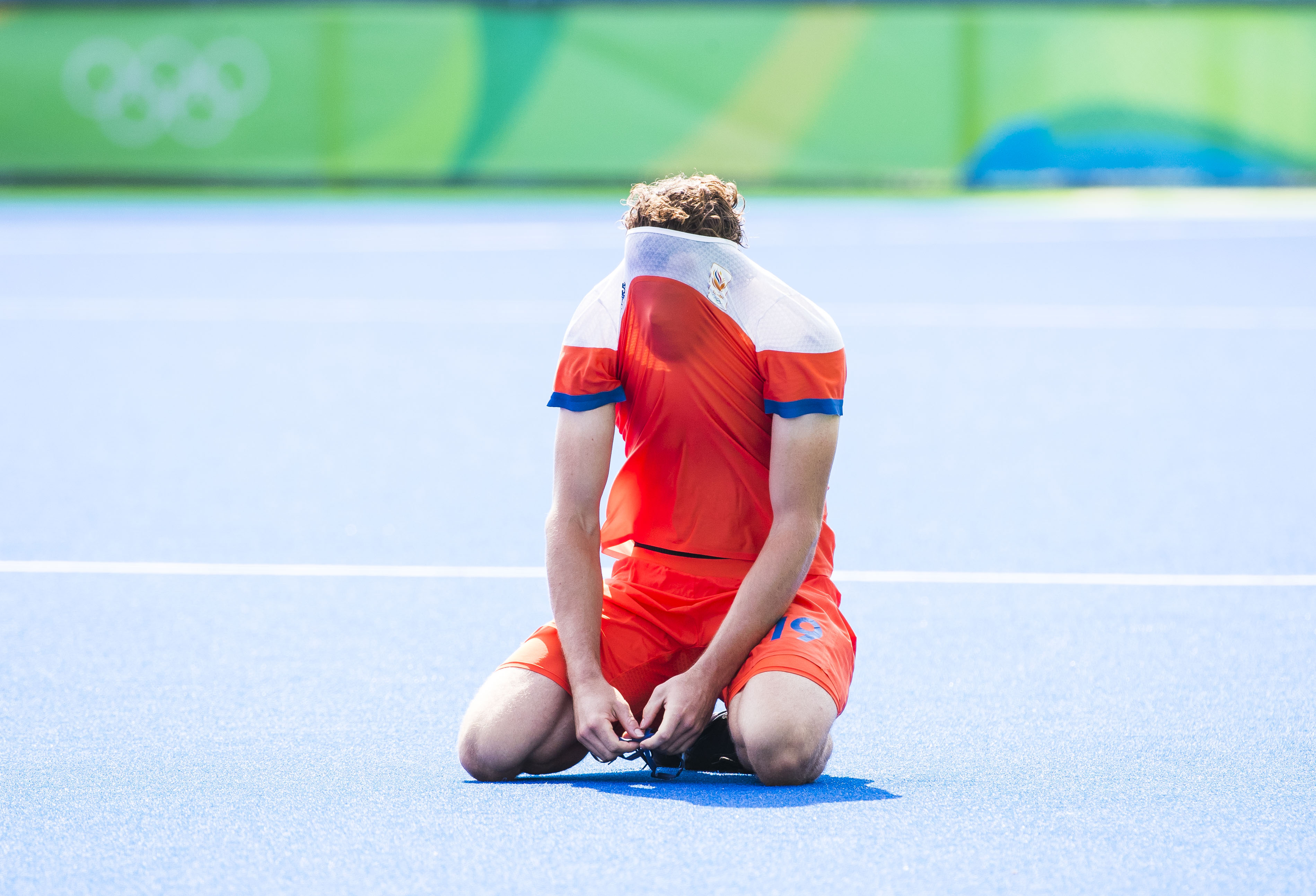 RIO DE JANEIRO - Teleurstelling bij Bob de Voogd (Ned) na de verloren hockeywedstrijd heren om de bronzen medaille , Nederland-Duitsland (1-1, tijdens de Olympische Spelen. Duitsland wint de shoot-outs . COPYRIGHT KOEN SUYK