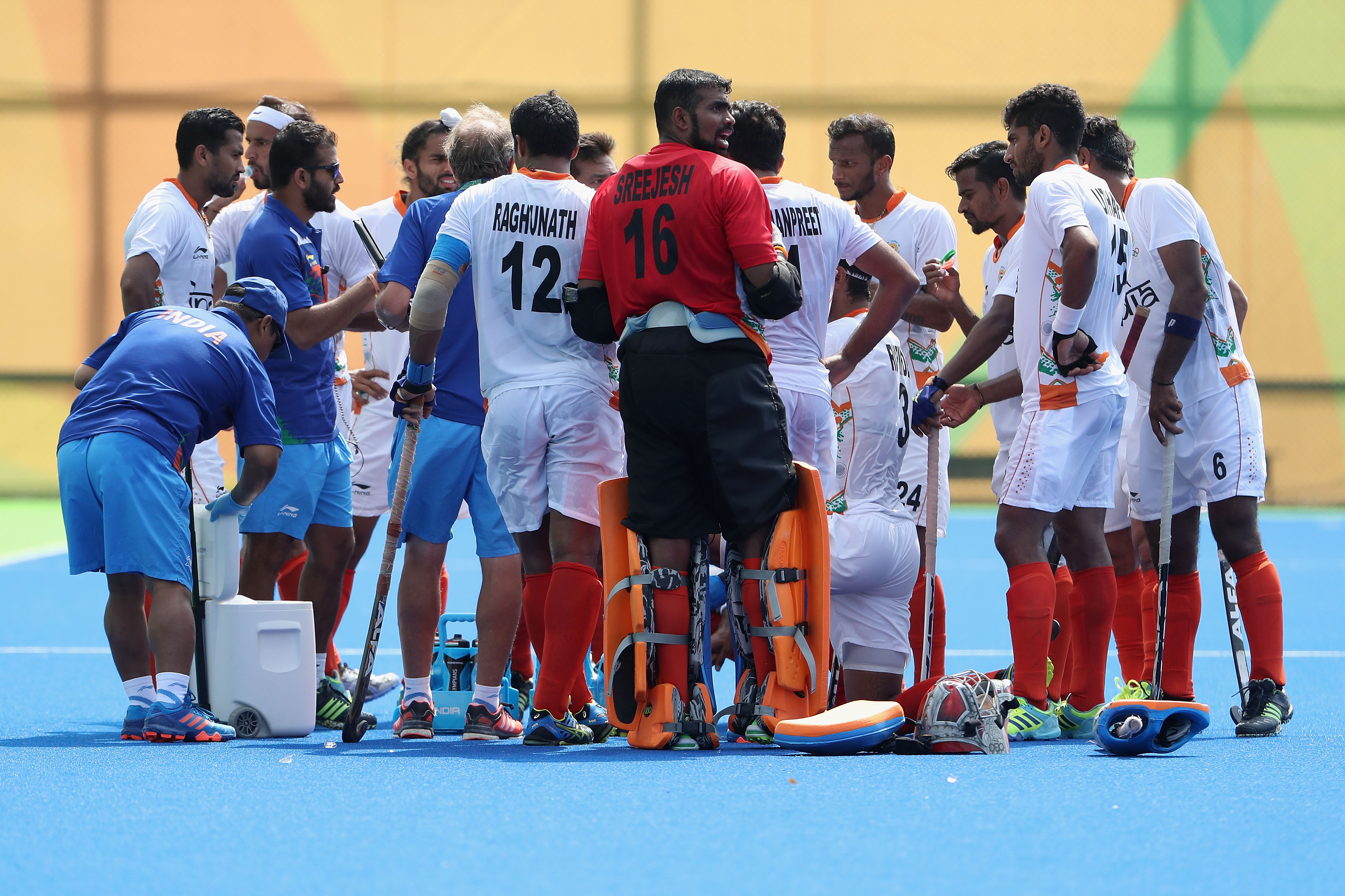 RIO DE JANEIRO, BRAZIL - AUGUST 09: India huddles up during a break from the hockey game against Argentina on Day 4 of the Rio 2016 Olympic Games at the Olympic Hockey Centre on August 9, 2016 in Rio de Janeiro, Brazil. (Photo by Christian Petersen/Getty Images)