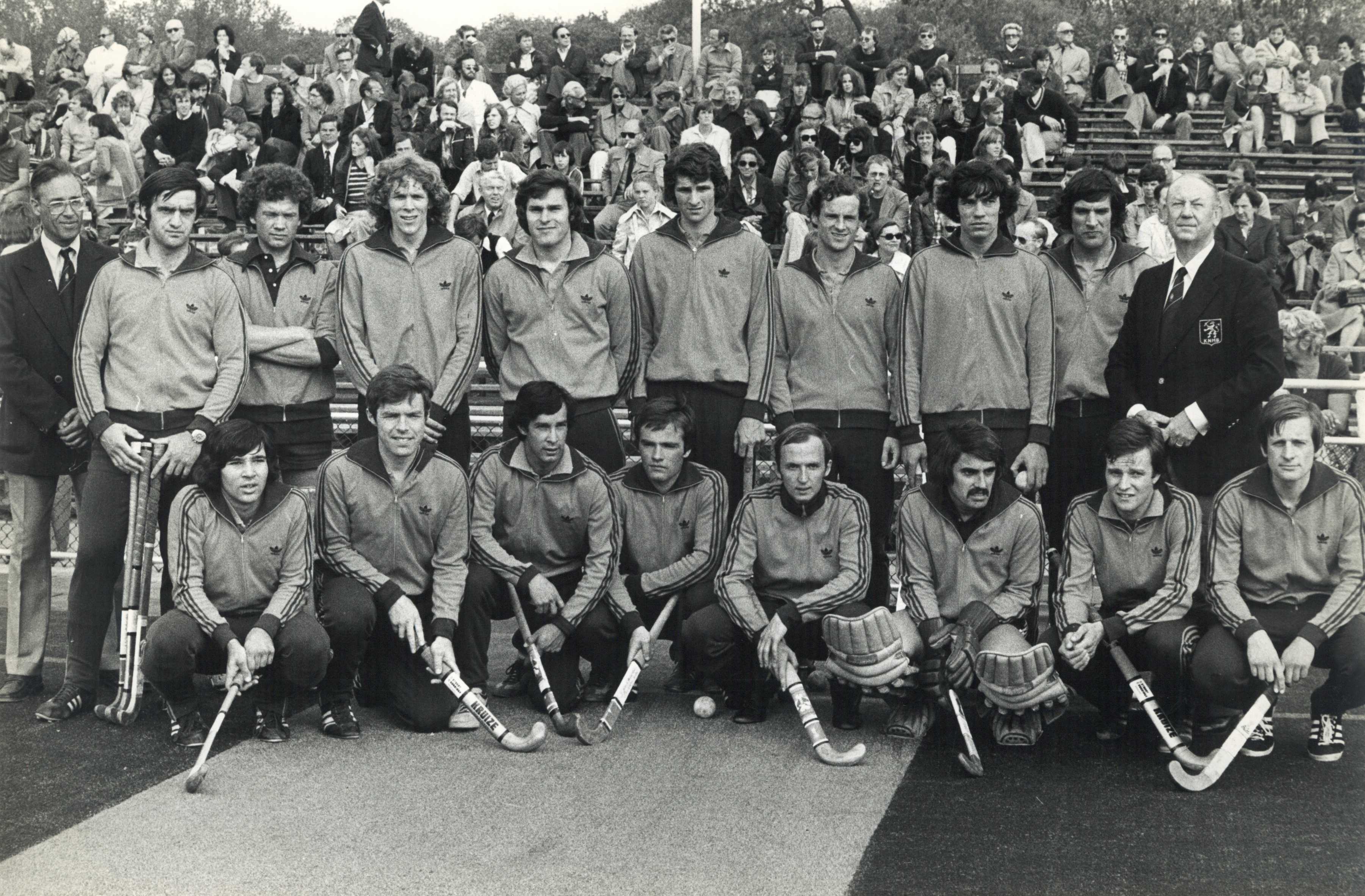 staand vlnr Jules Ancion ( manager ), Andr Bolhuis, Maarten Sikkingh, Hans Jorritsma, Hans Kruize, Wouter Kan, Imbert Jebbink, Ron Steens, Paul Litjens, Wim van Heumen ( coach ); vlnr gehurkt Tim Steens, Coen Kranenberg, Wouter Leefers, Theodoor Doyer, Geer van Eijck, Rob Toft, Jan Albers, Bart Taminiau.