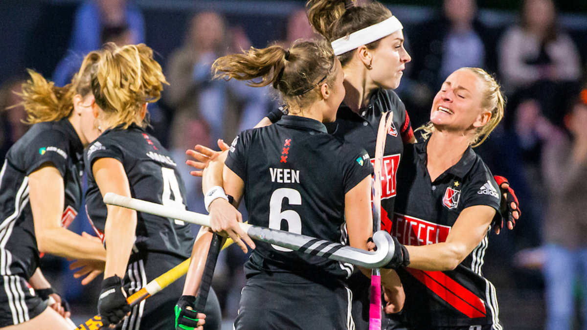 Amsterdam Dames 1 spelers en staf