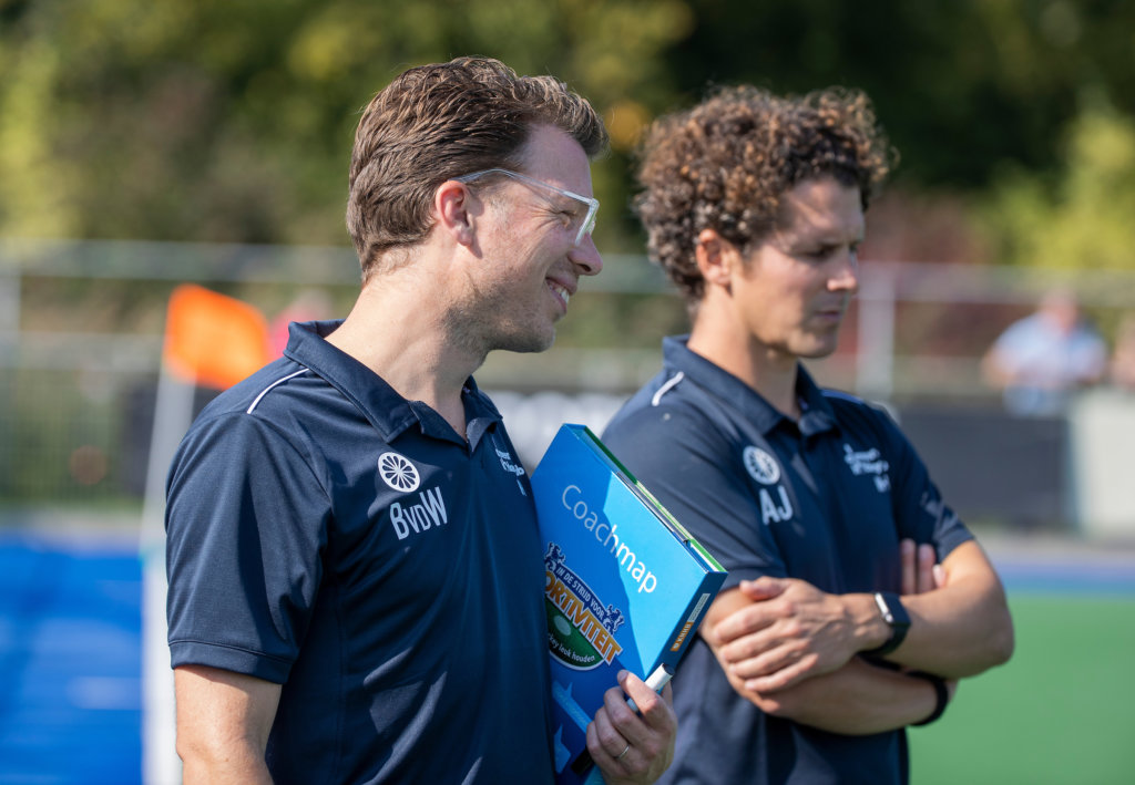 2020KS b21i7016 - Dutch big league coaches fear frost and injuries: 'Time is tight' - The surprising news that the big league teams will most likely be allowed to resume group training and competition from 17 December has been received with enthusiasm by the top hockey players.