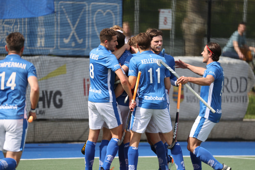 B21I6524 - Thrilling shoot-outs give Bloemendaal the lead in the final - Bloemendaal has taken a lead in the final battle of the play-offs. Rick Mathijssen's team won after taking shoot-outs from Kampong. After seventy exciting minutes it was 2-2.