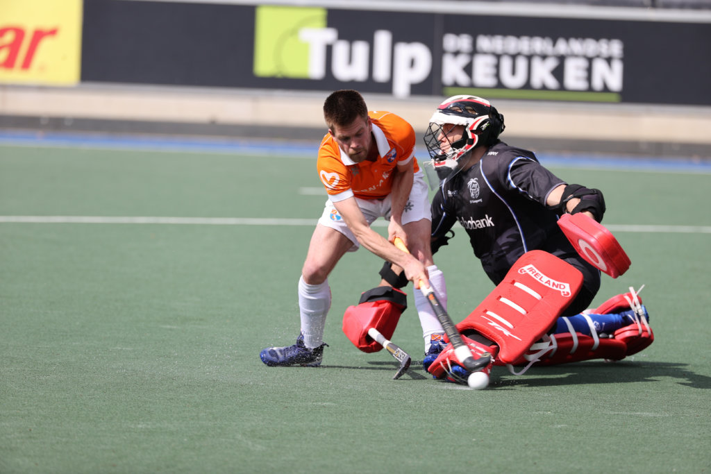 B21I7041 - Thrilling shoot-outs give Bloemendaal the lead in the final - Bloemendaal has taken a lead in the final battle of the play-offs. Rick Mathijssen's team won after taking shoot-outs from Kampong. After seventy exciting minutes it was 2-2.