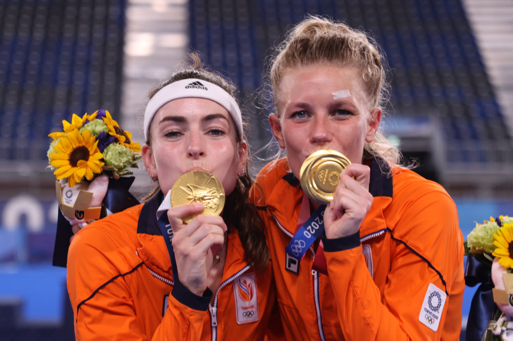 KS1 3349 - Another golden period beckons for the Orange Ladies - By conquering the Olympic title, the Dutch national team crowned a period of five years of world dominance in Tokyo. Despite the beginning of a new Olympic cycle, the end of hegemony is far from in sight.