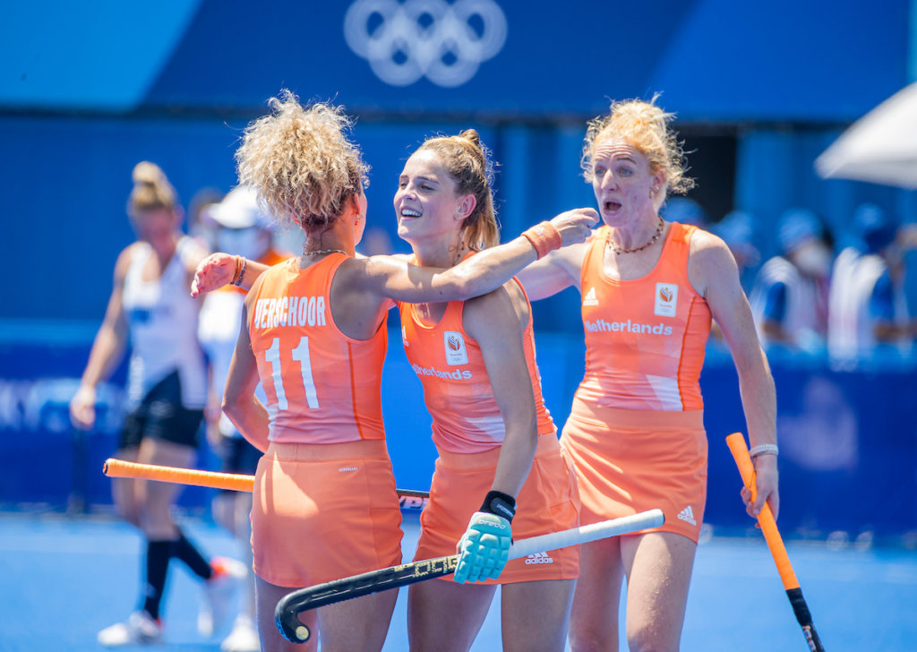 vreugde geffen - Orange wanted to make something clear to 'arrogant' GB - In the run-up to the Olympic semi-final against Great Britain, the players of Orange did not want to talk about feelings of revenge. But after the resounding 5-1 victory, it was clear that the older generation in Alyson Annan's selection, in particular, wanted to make something clear to GB.