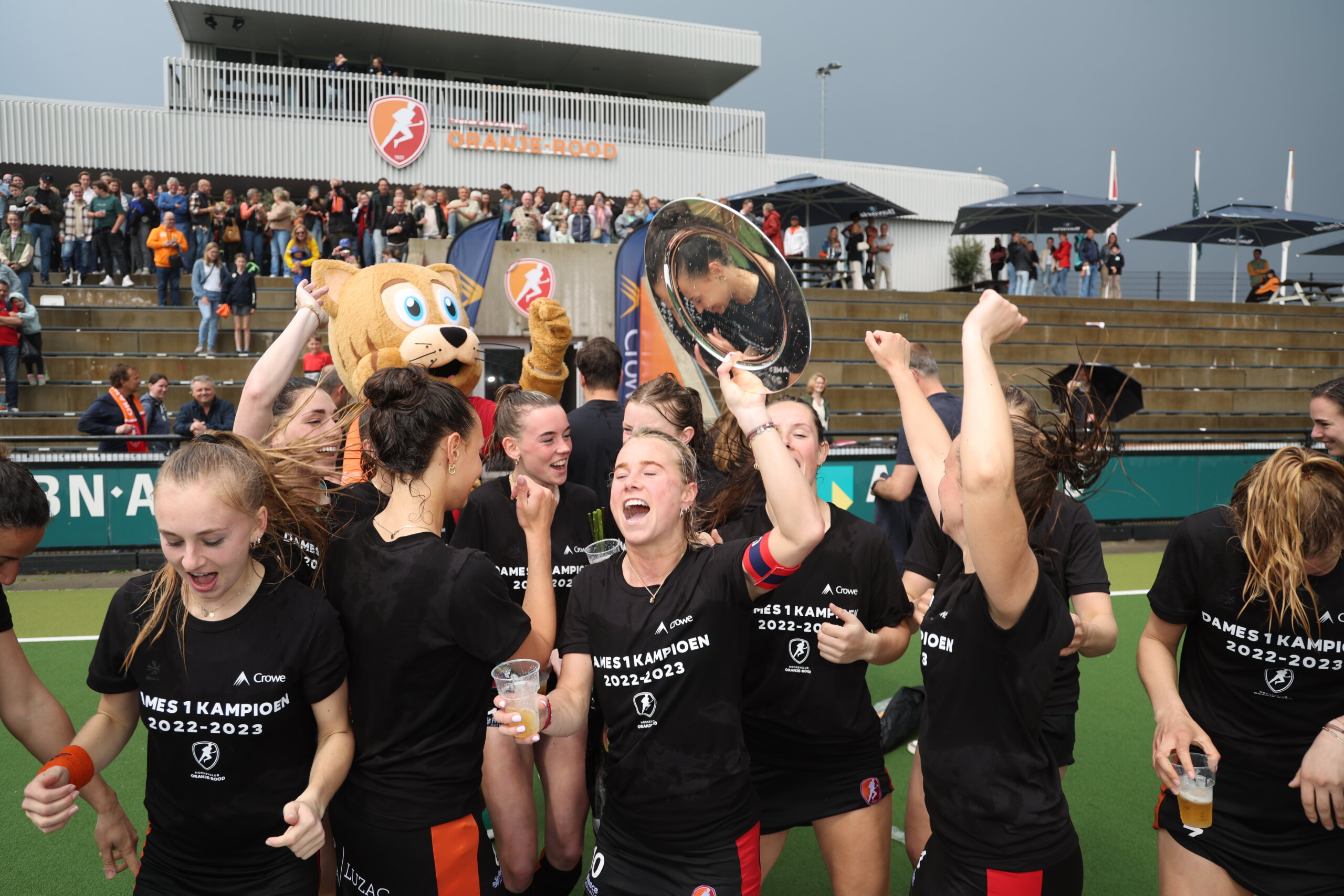 WV1R4665 scaled - The Orange-Red is promoted back to the big league after a season - After a season in the Promotion Division, the women of Oranje-Rood managed to return to the Hoofdklasse. Push was beaten 3-2. Hope Ralph was invaluable in Eindhoven with two goals. 