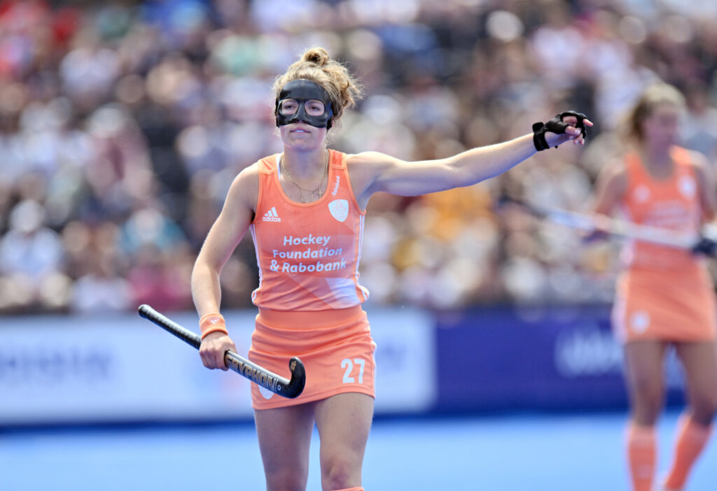Marleen Jochems played with a mask due to a fracture in her face. Photo: Worldsportpics/Frank Uijlenbroek
