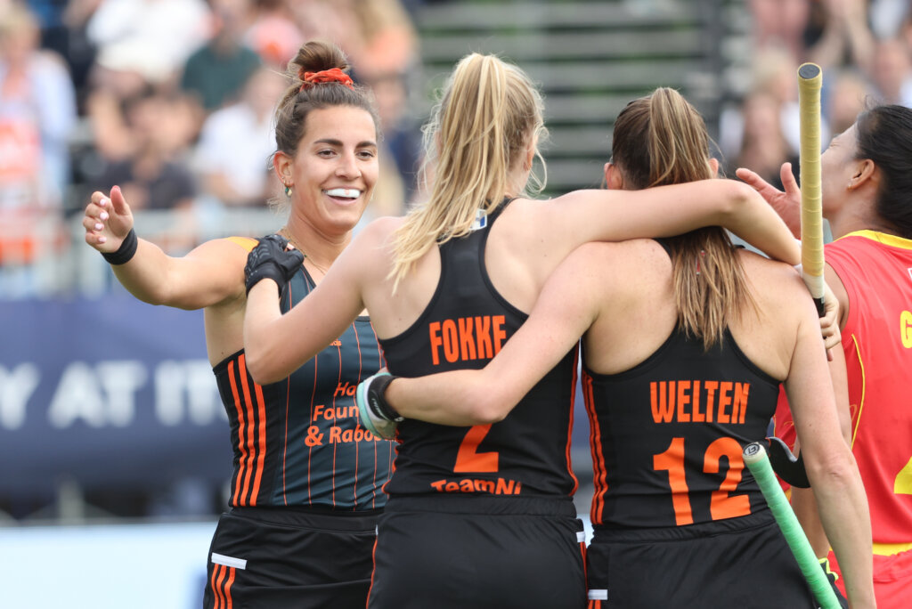 Joy at Frédèrique Matla, Luna Fokke and Lidewij Welten after a goal by the Orange Ladies against China during the Pro League in Eindhoven. Photo: William Vernes