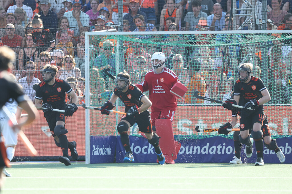 Maurits Visser in the Orange goal. Photo: William Vernes