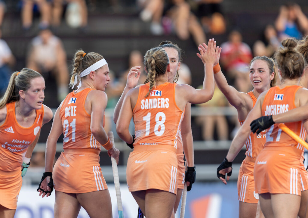RJR39338 - Netherlands: Dutch Start Road to Paris with a Monster Victory Over GB - With 233 days left until the start of the Olympic hockey tournament, the Orange Women started the Road to Paris in Santiago del Estero with an impressive 8-0 victory over Great Britain. In the first game of the fifth FIH Pro League season for coach Paul van Ass' team, Yibbi Jansen played a leading role with three goals and  Fay van der Elst scored on her debut.
