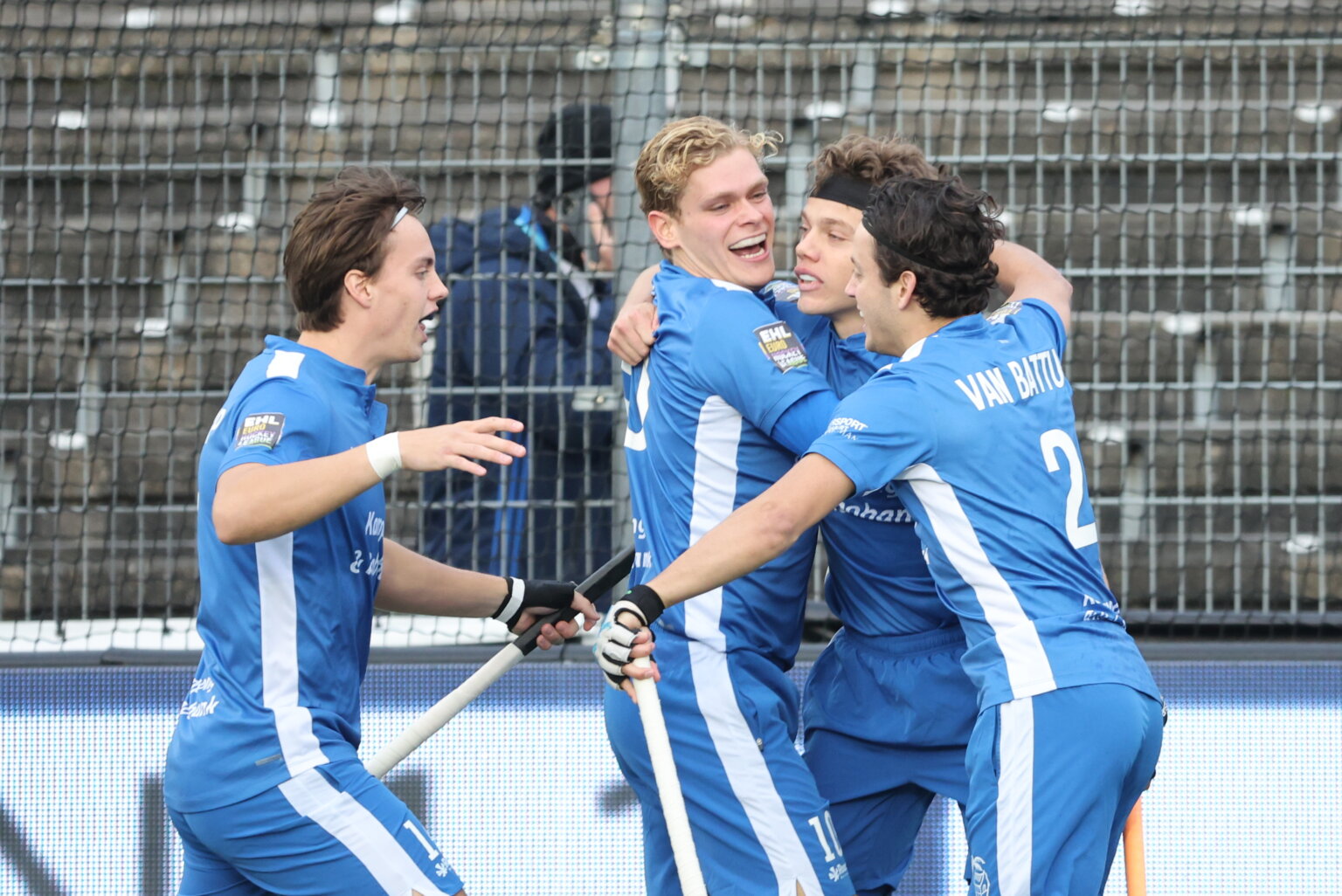 Duco Telgenkamp schiet Kampong naar halve finale EHL
