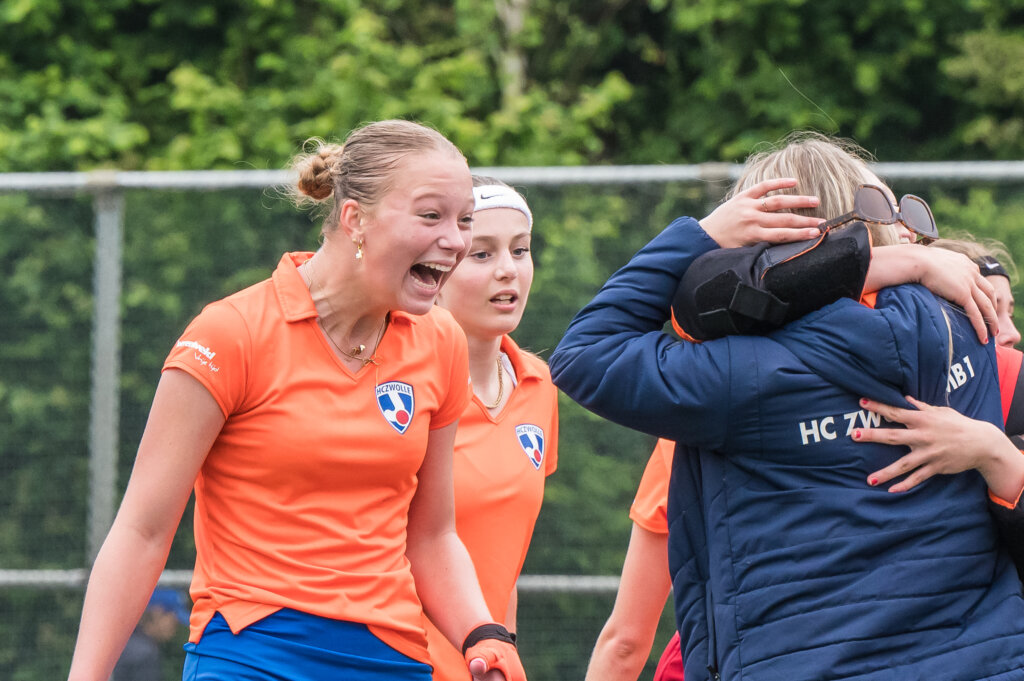hockey.nl Thijme Huurman 32 - Netherlands: Unique National Championship for Zwolle, thanks to the nerves of steel of Maud Francken - No one within HC Zwolle knows exactly, but according to coach Joe Kodde it has been 'years ago' that Girls Under-16 reached the National Championship. He did pull off the trick with his team. "I think we've made some kind of history."