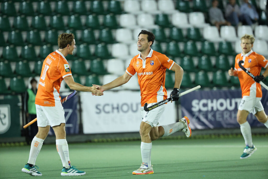 WV2R6711 - Netherlands: Bloemendaal misunderstanding earns Rotterdam win in topper - Rotterdam's men struck their first major blow this season on Thursday. They won the strange topper against Bloemendaal 4-2 at home, after spilling points against Pinoké (2-2) on Sunday. As a result, Rotterdam has four points after two rounds of play, one more than Bloemendaal.