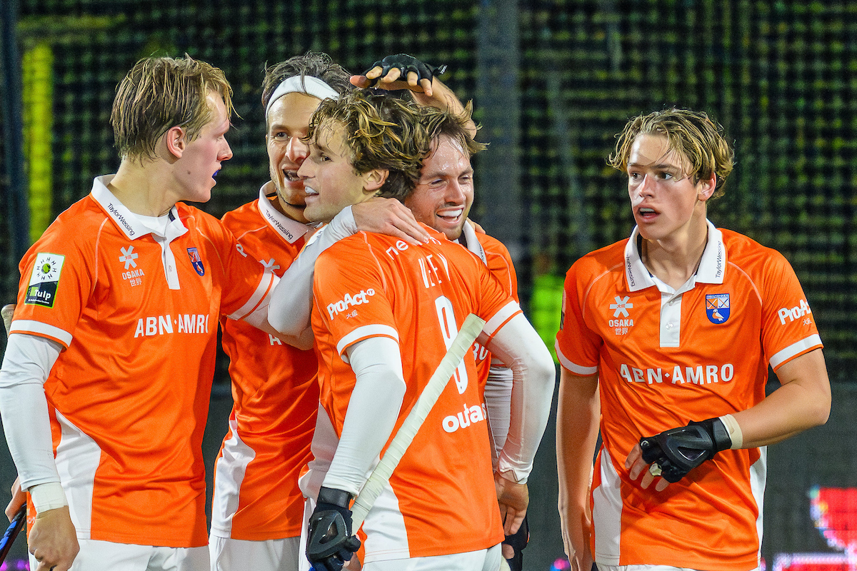 Bloemendaal bezweert crisis en wint doelpuntrijke Klassieker (5-3)