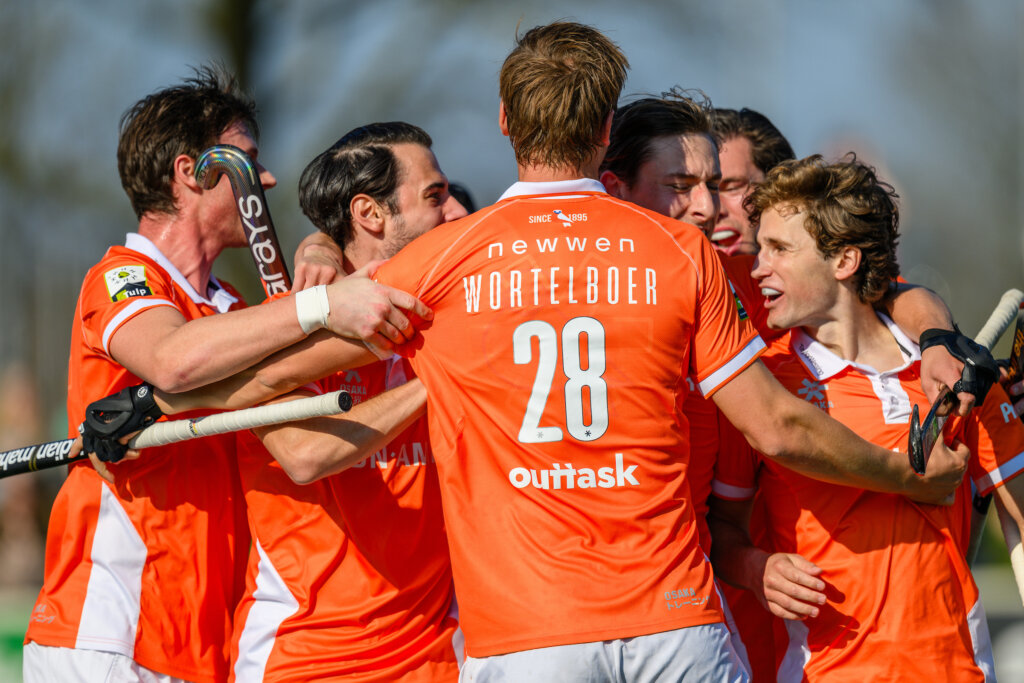 HK (H): Bloemendaal blijft in race play-offs, benauwde zege OR